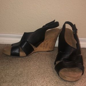 Black wedges